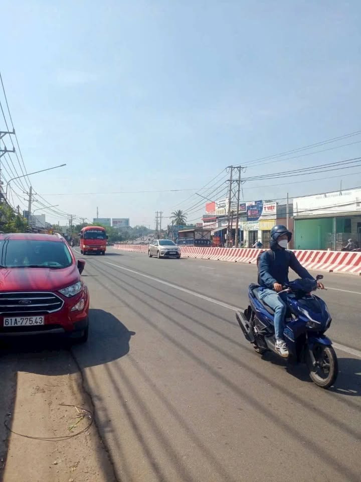 FrontHouse mặt tiền Đại Lộ Bình Dương, Bến Cát 352.8m² giá 7.8 tỷ - Vị trí kinh doanh đắc địa!