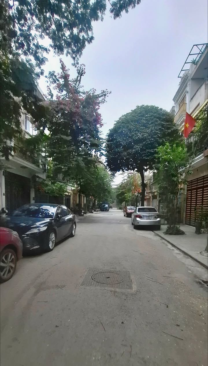 Nhà phố KĐT Văn Phú Hà Đông 76m² giá 18 tỷ - Nhà 4 tầng, lô góc thoáng đãng!