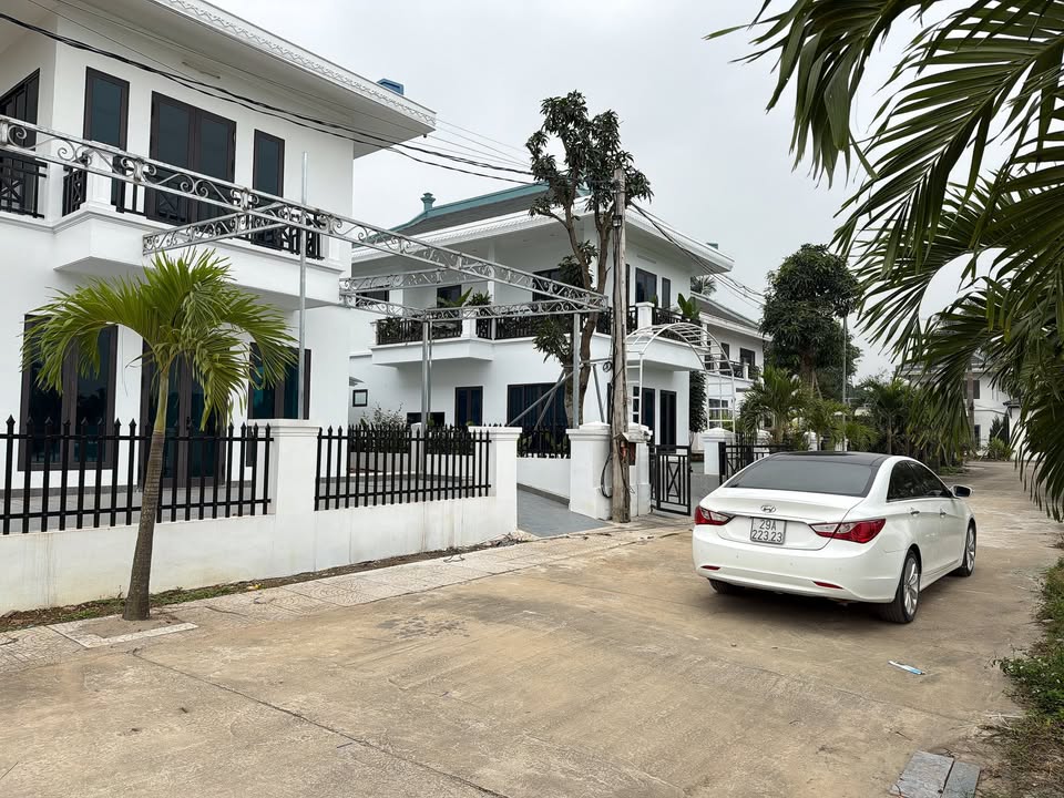 Đất nền Nhuận Trạch Lương Sơn 327m² giá 3 tỷ - Sổ hồng chính chủ sẵn sàng!