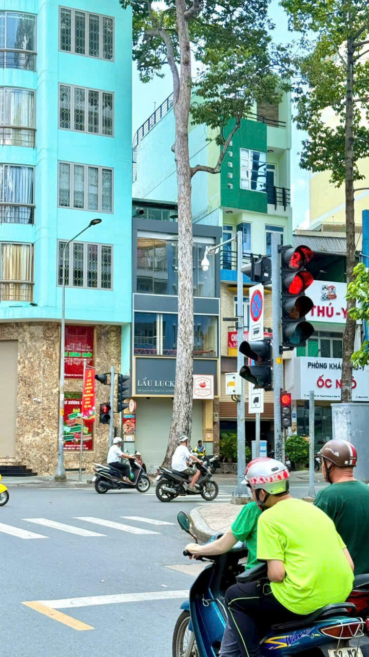 Nhà cho thuê nguyên căn mặt tiền 388 Nguyễn Chí Thanh, quận 10 - Giá chỉ 45 triệu/tháng!