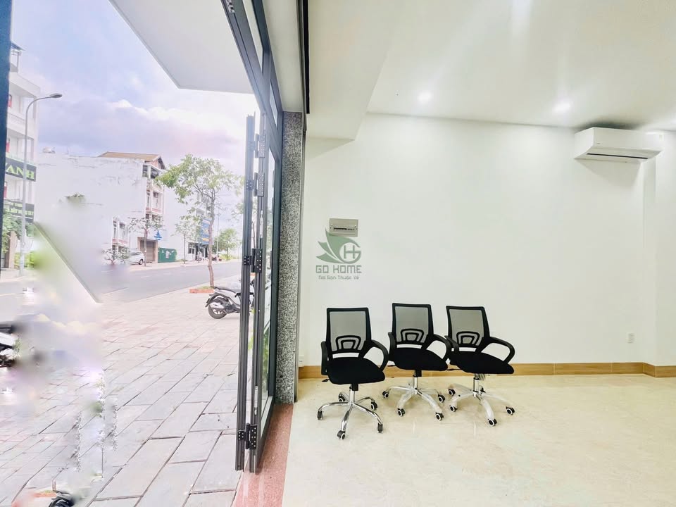 Cho thuê nhà kinh doanh 5 tầng Thích Quảng Đức 110m² - Có thang máy, chỉ 50 triệu/tháng!