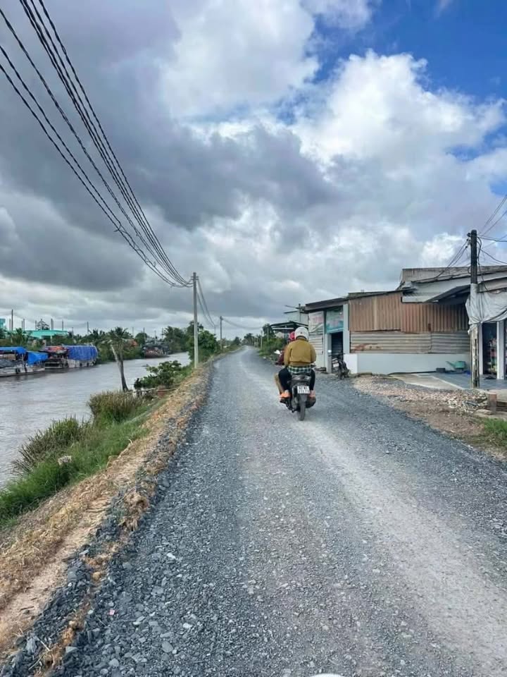 Đất vườn 2 mặt tiền kênh 1306m² tại Bình Đức, Bến Lức - Giá chỉ 2.5 tỷ