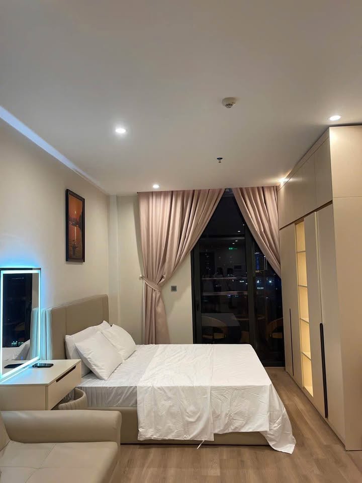 Căn hộ ICON40 Hạ Long 41m² giá 2.1 tỷ - Full nội thất, sẵn sàng vào ở!