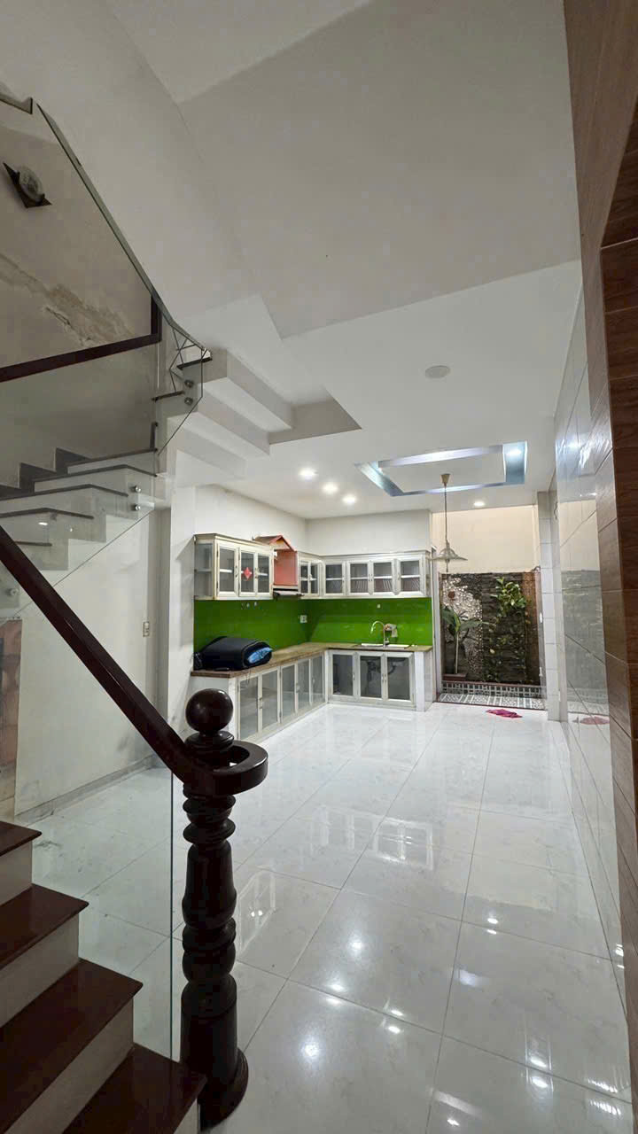 Nhà mới 4 tầng tại Lạc Long Quân, 60m² giá 7,5 tỷ - Vào ở ngay!