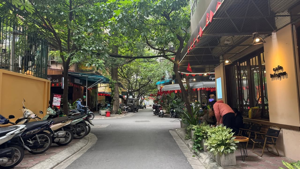 Nhà phố Nguyên Hồng, Đống Đa 82m² giá 36.9 tỷ - Kinh doanh sầm uất, ô tô đỗ thoải mái!