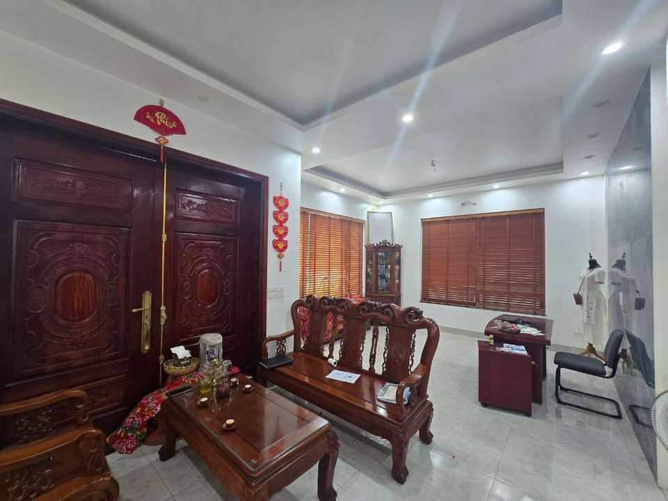 Nhà bán Kim Chung Đông Anh 170m² giá 13.09 tỷ - Sổ đỏ chính chủ, thiết kế hiện đại!