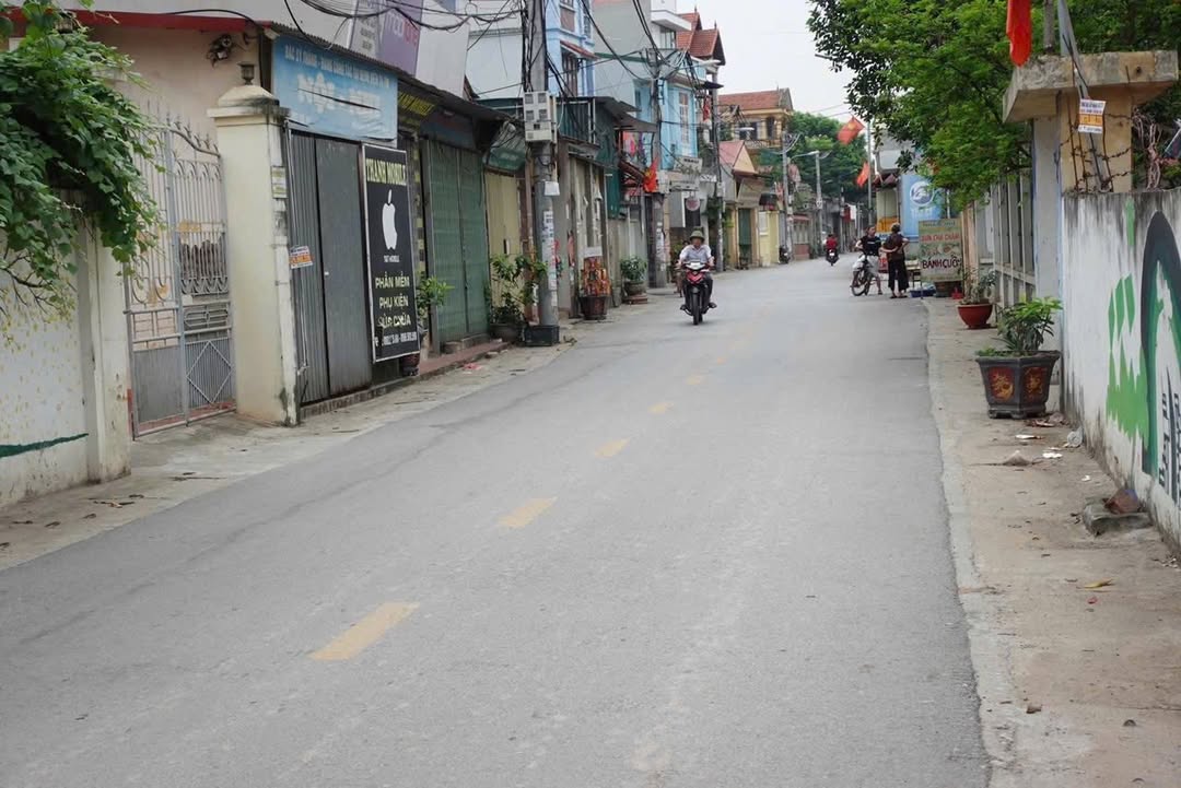 Đất nền Yên Lãng Mê Linh 133m² giá 3 tỷ - Gần chợ và nhiều tiện ích!