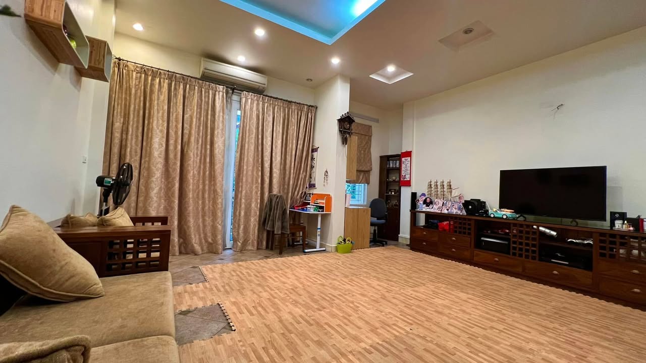 Nhà mặt phố Quán Thánh 37m² giá 21.8 tỷ - Kinh doanh đỉnh cao!