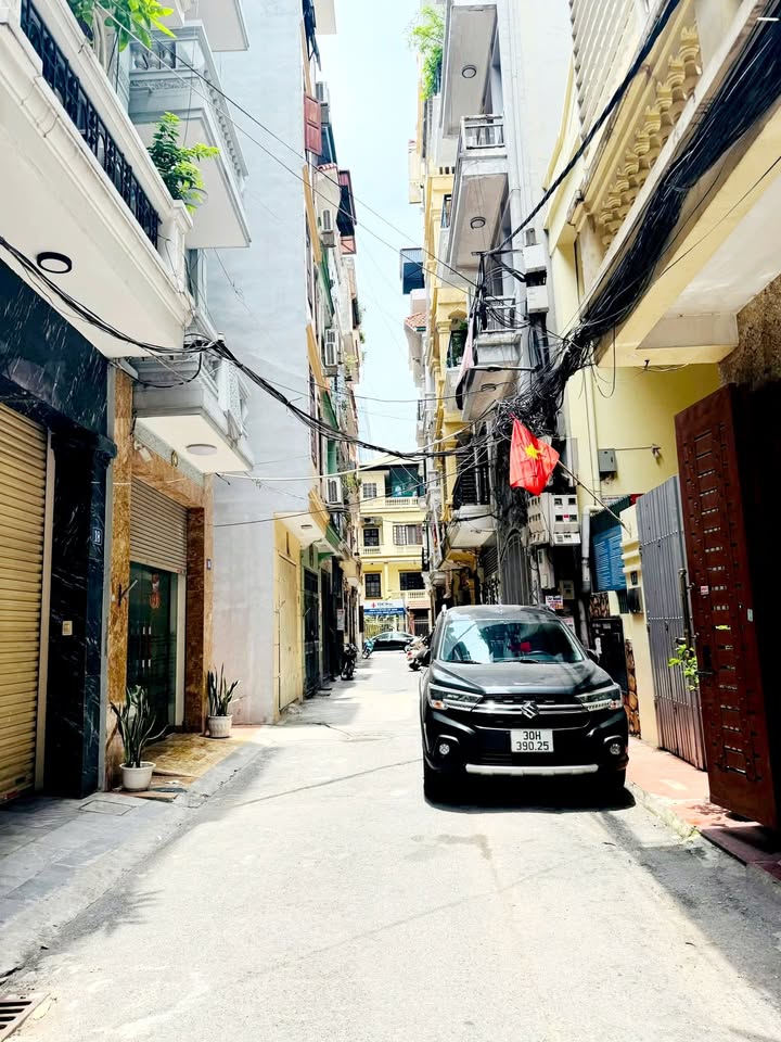 Nhà riêng phân lô Hoàng Sâm, Cầu Giấy 47m² giá 18.2 tỷ - Ô tô vào tận nhà!