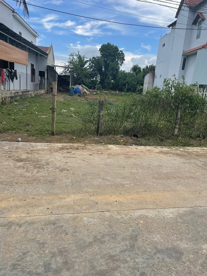 Đất mặt tiền đường Quang Trung - Đắk Hà 348m² giá 1 tỷ - Kinh doanh thuận lợi!