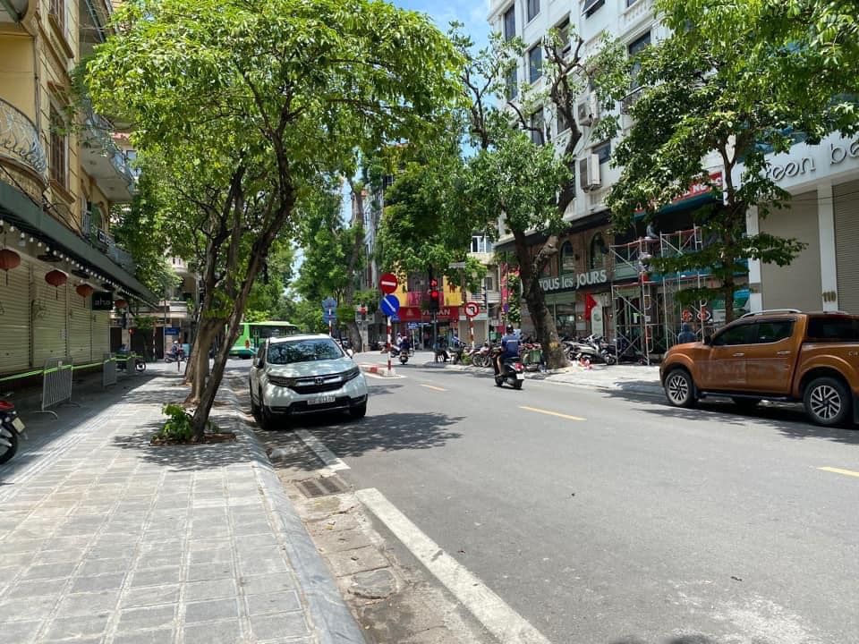 Nhà 5 tầng Hoàng Quốc Việt 68m² giá 12.9 tỷ - Thiết kế đẳng cấp, 3 mặt thoáng!