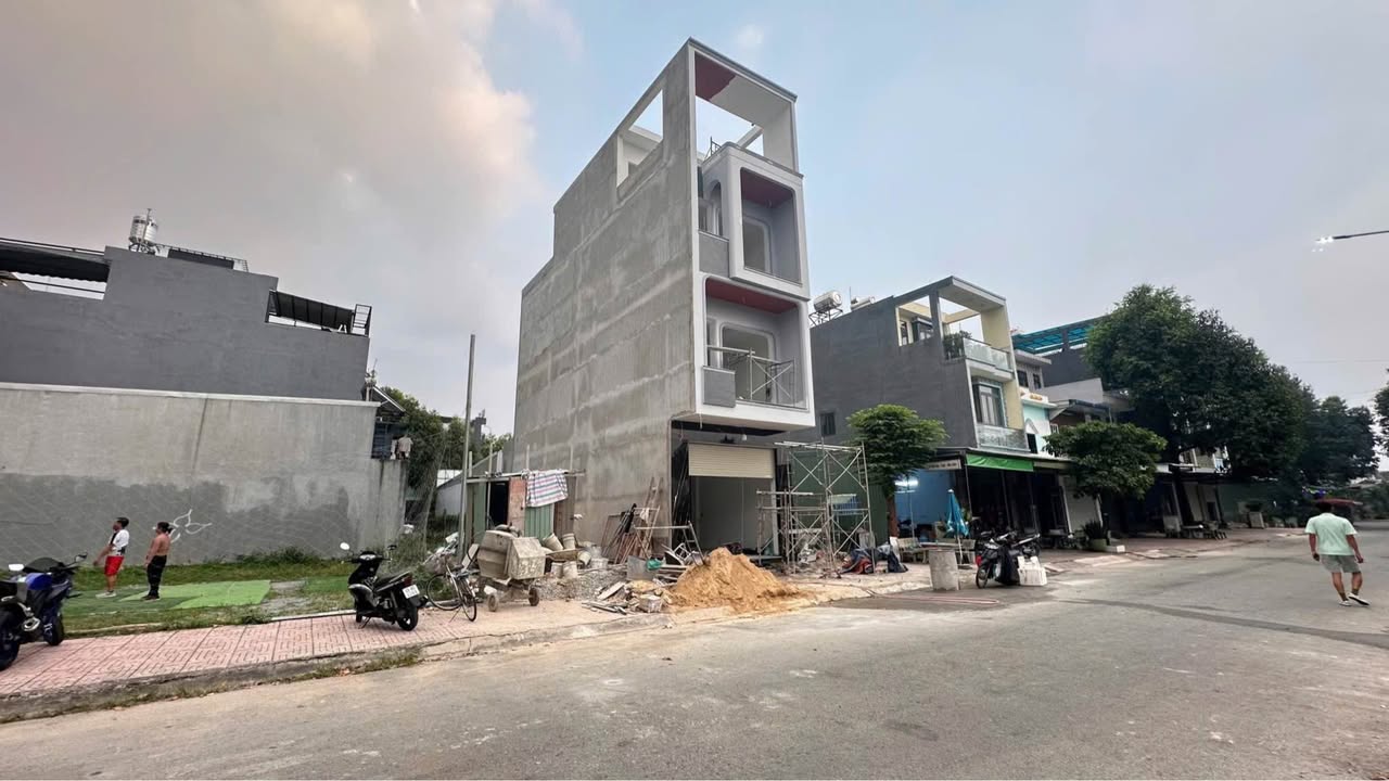 Nhà 1 trệt 2 lầu đường Nguyễn Du, Bình Hòa 76m² giá 6.5 tỷ - Full nội thất sang trọng!