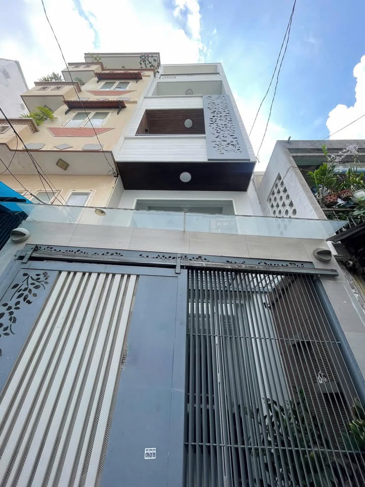 Bán gấp nhà 4 tầng đường Huỳnh Tịnh Của, Quận 3, 35m² - Vị trí đắc địa gần MT