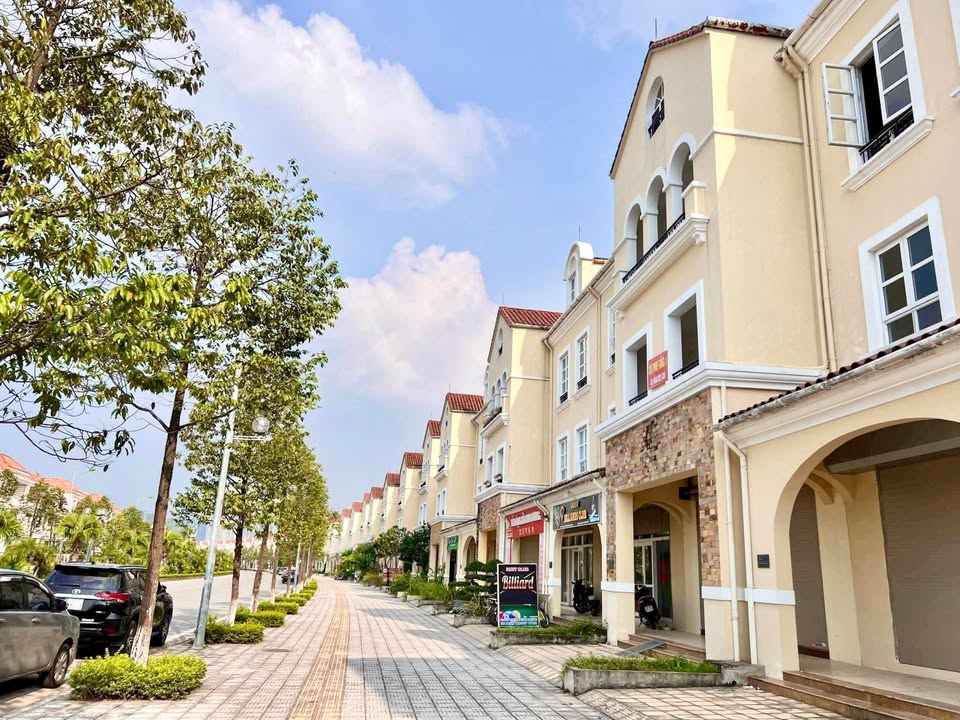 Shophouse cho thuê tại An Khánh 212m² giá 15 triệu - Mặt tiền đẹp, sẵn sàng kinh doanh!