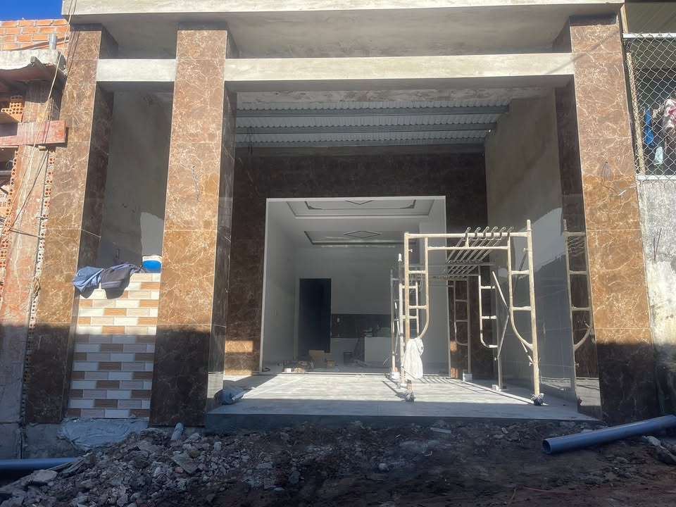 Nhà hẻm 240 Nguyễn Chí Thanh, Pleiku 115m² - Giá chỉ 1.3 tỷ, ô tô vào tận nơi!