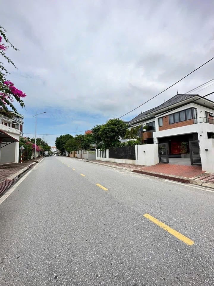 Nhà mặt đường Phó Đức Chính, Tân Tiến, Văn Giang 80m² giá 4 tỷ - Đầu tư sinh lời ngay!