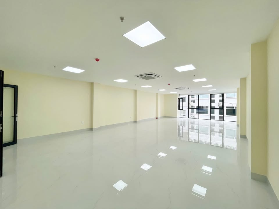 Văn phòng cho thuê tại Cầu Giấy 100m² giá chỉ 20 triệu - Sẵn sàng làm việc ngay!