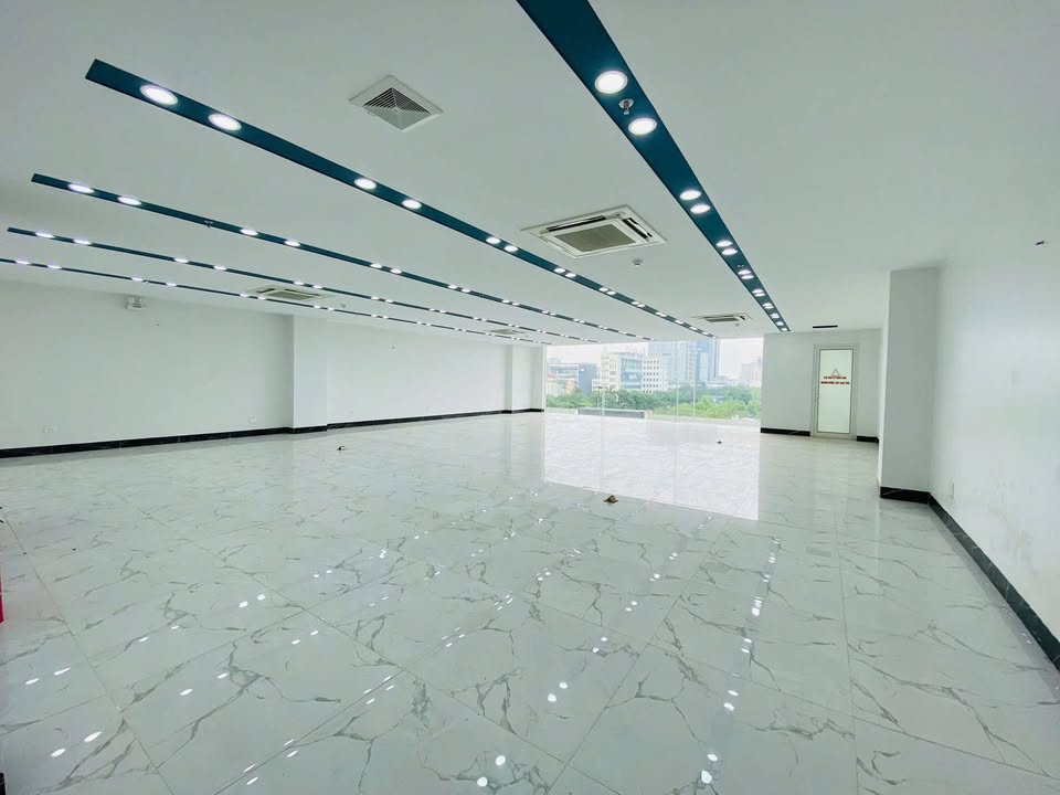 Văn phòng cho thuê 110m² tại 302 Nguyễn Trãi, Thanh Xuân - Giá 15 triệu/tháng, vào ngay!