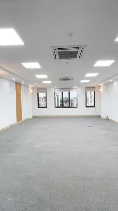 Văn phòng cho thuê 90m² tại Thượng Đình - Giá 16 triệu, view kính siêu đẹp!