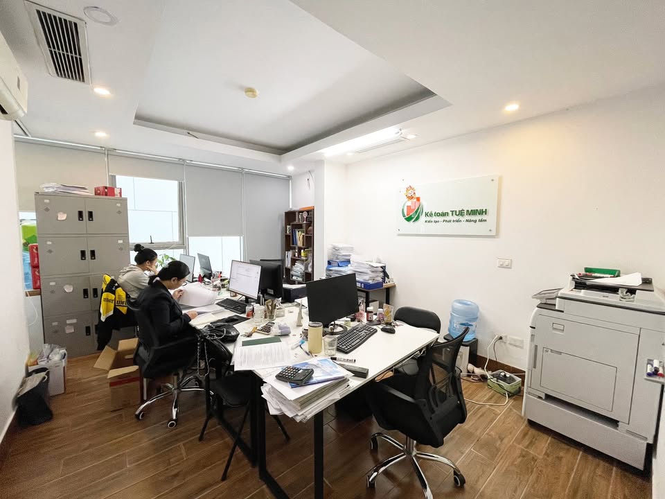 Văn phòng cho thuê tại Hoàng Quốc Việt, Cầu Giấy 20m² chỉ 5 triệu - Lô góc thoáng mát!