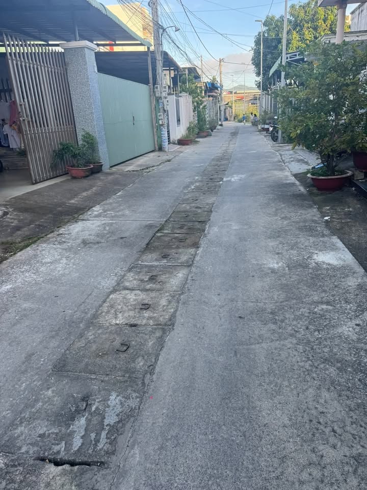 Nhà cấp 4 mặt tiền 134m² tại Ấp Lò Vôi, Long Điền - Giá 2.05 tỷ, chính chủ bán gấp!