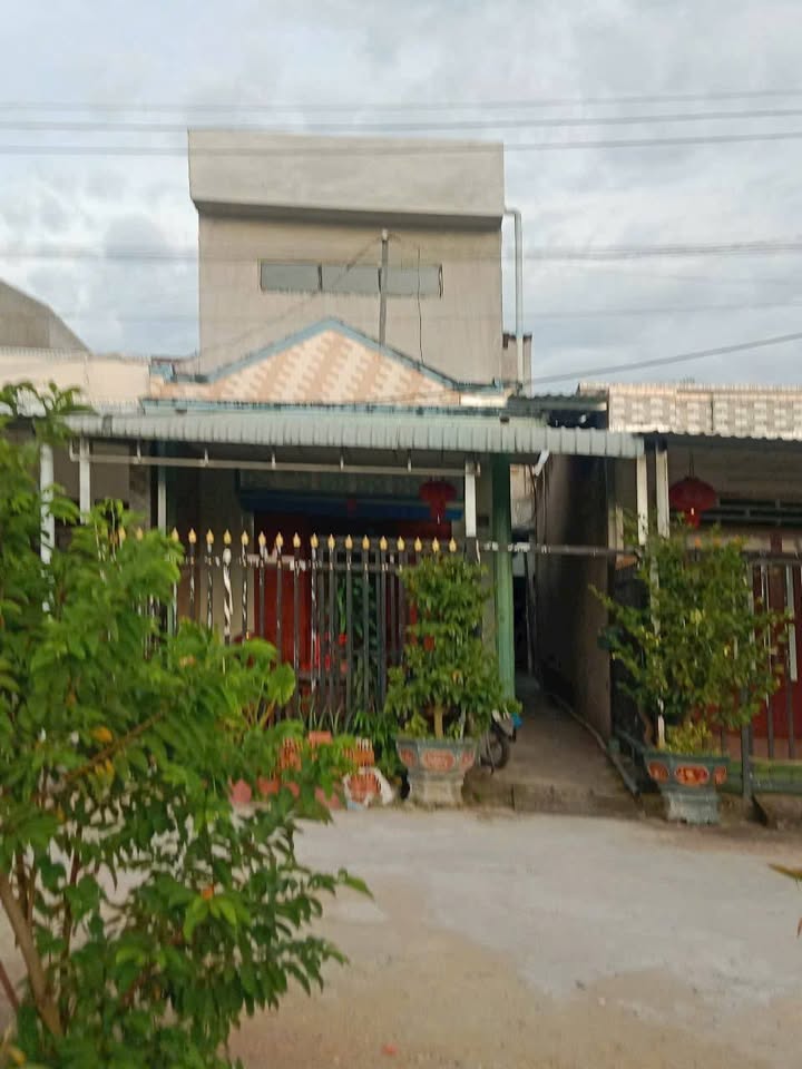 Nhà 2 tầng ấp 1, xã Tân Thành, Thủ Thừa 100m² giá 1.1 tỷ - Bán gấp do kẹt tiền!