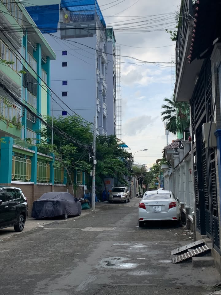 Nhà phố Bùi Văn Ba, Quận 7 - 85.7m² giá 10.8 tỷ - Hẻm ô tô tránh, gần trung tâm!