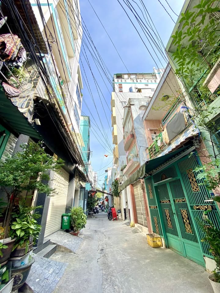 Nhà 4 tầng Dương Bá Trạc, Quận 8, 44m² giá 8.3 tỷ - Đầu tư lý tưởng!