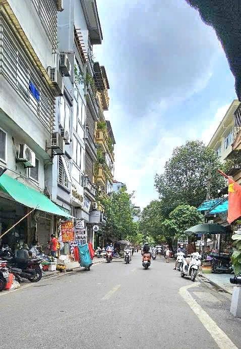 Nhà mặt phố Sơn Tây, Ba Đình 70m² giá 27 tỷ - Kinh doanh sầm uất ngay trung tâm!