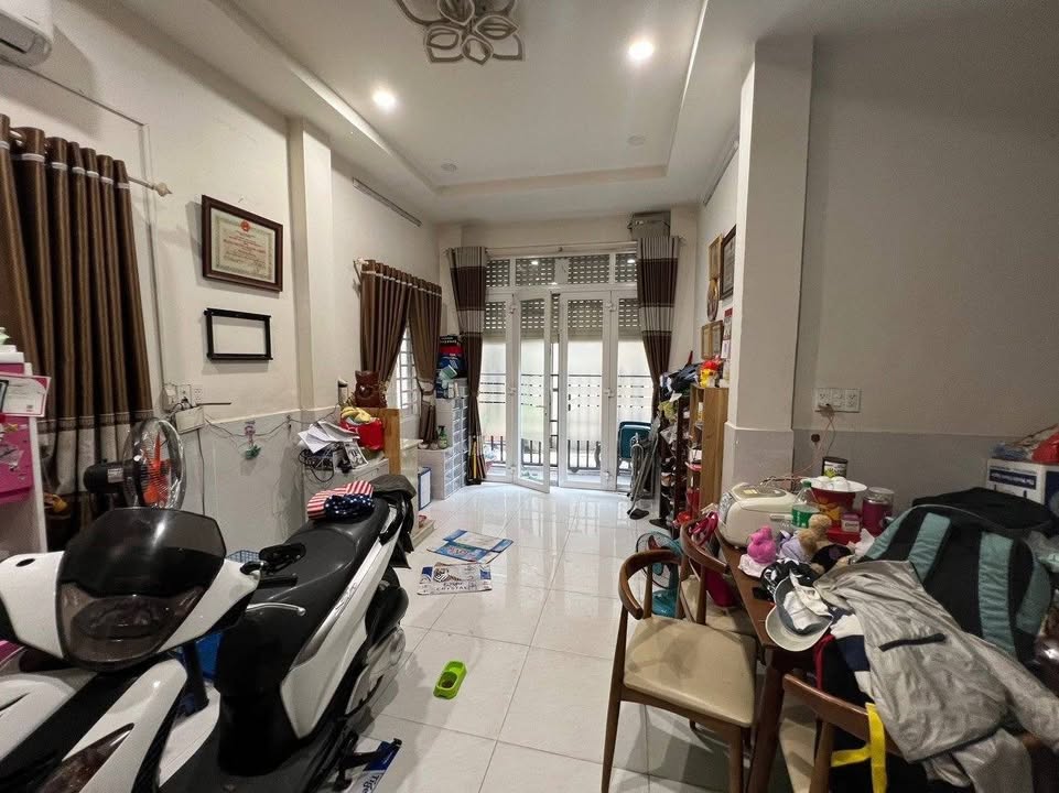 Nhà phố Lê Hồng Phong Quận 10 44m² giá 6 tỷ - Sát mặt tiền, thiết kế hiện đại!