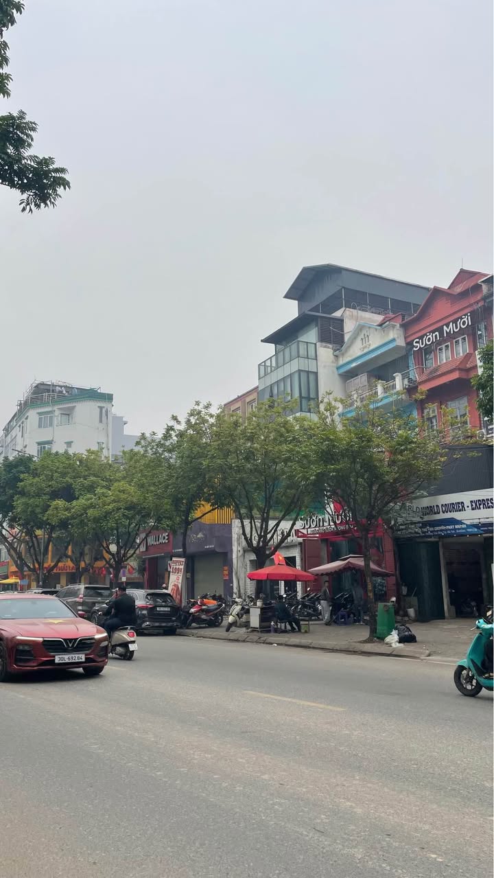 Nhà mặt phố Cầu Giấy 68m² giá 22 tỷ - Kinh doanh đắc địa, ô tô tránh nhau!