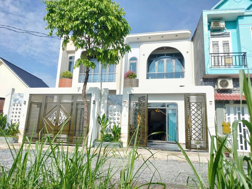 Nhà phố tại Mỹ Hạnh Bắc, Đức Hòa 98m² giá 2.68 tỷ - Sẵn sàng vào ở ngay!