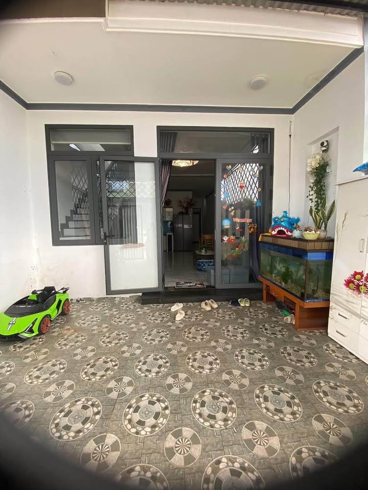 Nhà phố Ea Kao, Buôn Ma Thuột 95.6m² giá 2.699 tỷ - Thiết kế hiện đại, gần chợ và trường học!