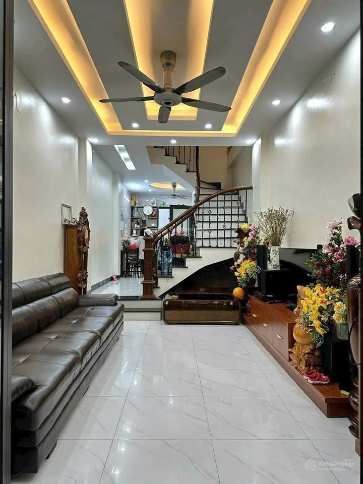 Nhà phố Vân Canh 41m² 4 tầng giá 14 tỷ - Kinh doanh sầm uất, ô tô tránh