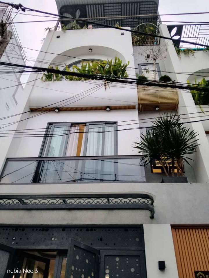 Nhà riêng Nguyễn Phúc Chu, Tân Bình 55m² giá 7.98 tỷ - Hẻm xe hơi rộng rãi!