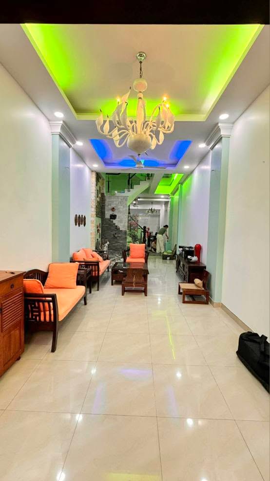 Nhà phố Phú Nhuận 75m² giá 13.6 tỷ - Hẻm xe hơi đỗ cửa, kinh doanh thuận lợi!