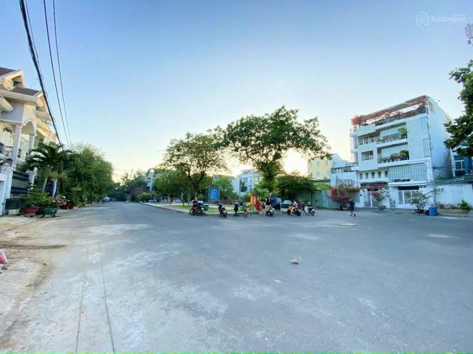 Bán đất Phạm Văn Đồng, Thủ Đức 180m² - Vị trí đắc địa, giá tốt!