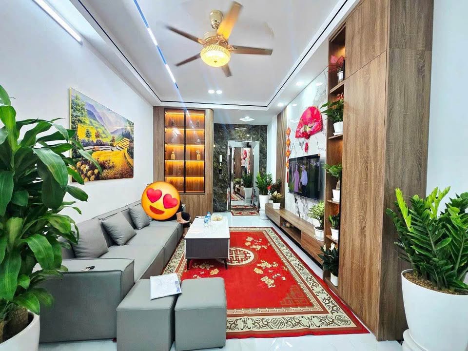 Nhà 6 tầng thang máy phố Xuân Thủy, Cầu Giấy, 40m² giá 12.8 tỷ - Chính chủ bán gấp!