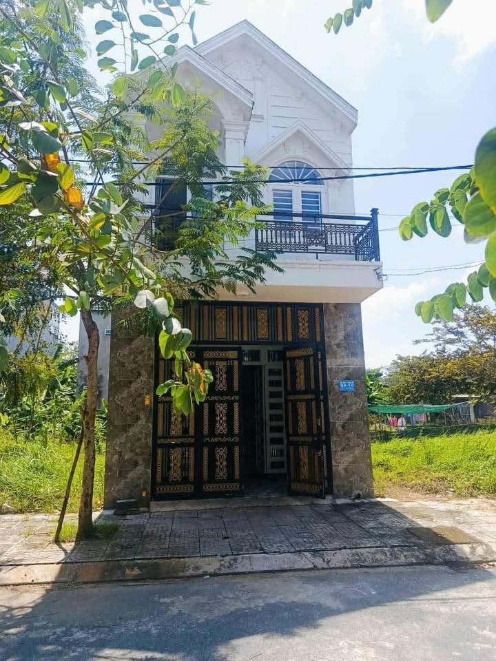 Nhà phố Xuyên Á, Long An 80m² giá 3.35 tỷ - Thiết kế hiện đại, sẵn sàng ở!