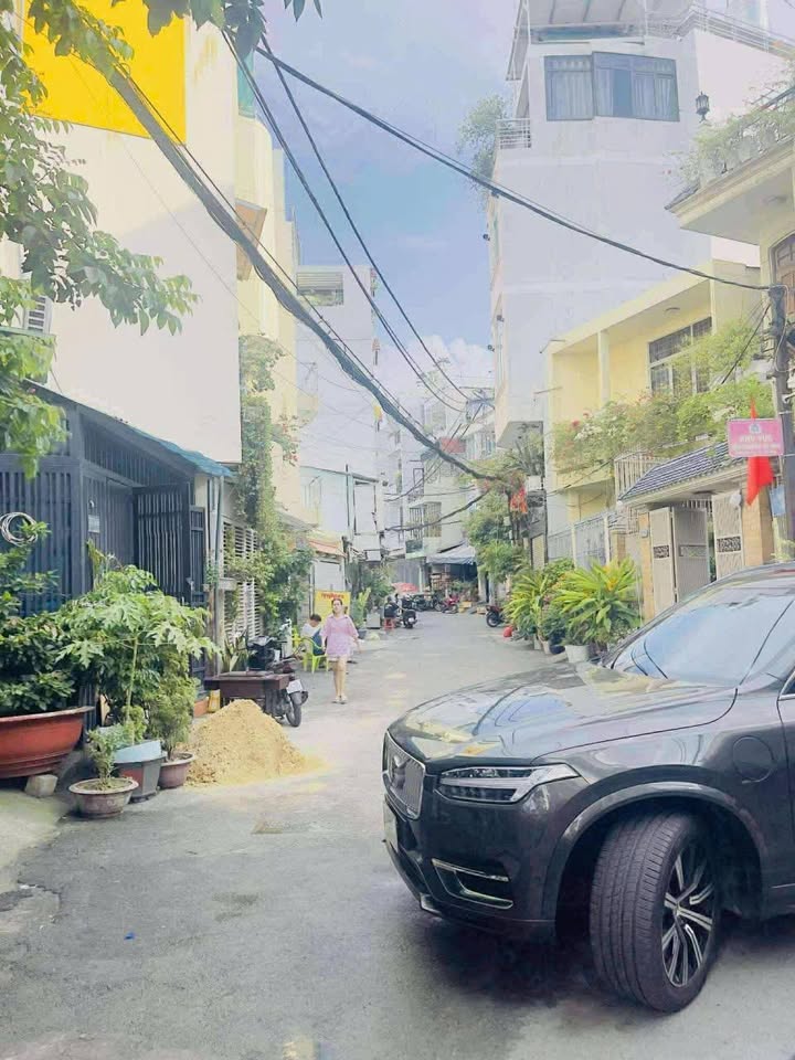 Nhà Lạc Long Quân Tân Bình 24.8m² giá 4.5 tỷ - Hẻm thông thoáng, ô tô đậu cửa!