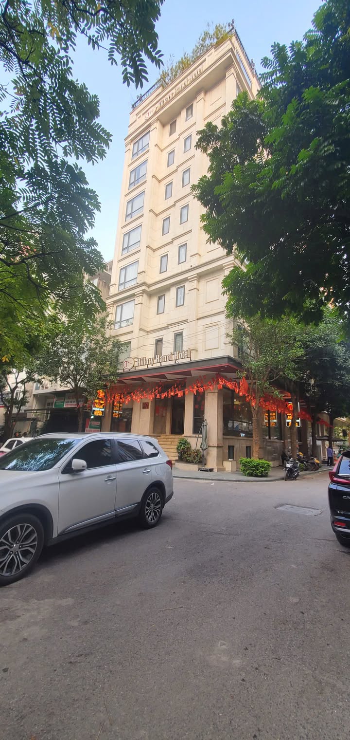 Mặt Phố Cầu Giấy 40m² giá 20 tỷ - Kinh doanh sầm uất, ô tô tránh!