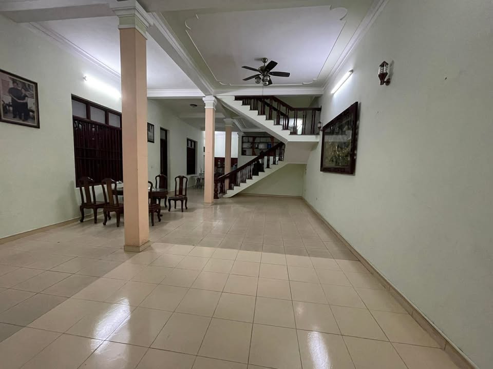 Nhà kinh doanh nguyên căn đường Trần Hưng Đạo, phường Nam Ngạn - Giá chỉ 10 triệu/tháng!