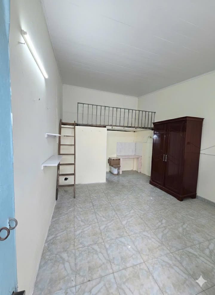 Nhà cho thuê tại Linh Đàm 30m² - Tiện nghi đầy đủ, giá chỉ 2.3 triệu!