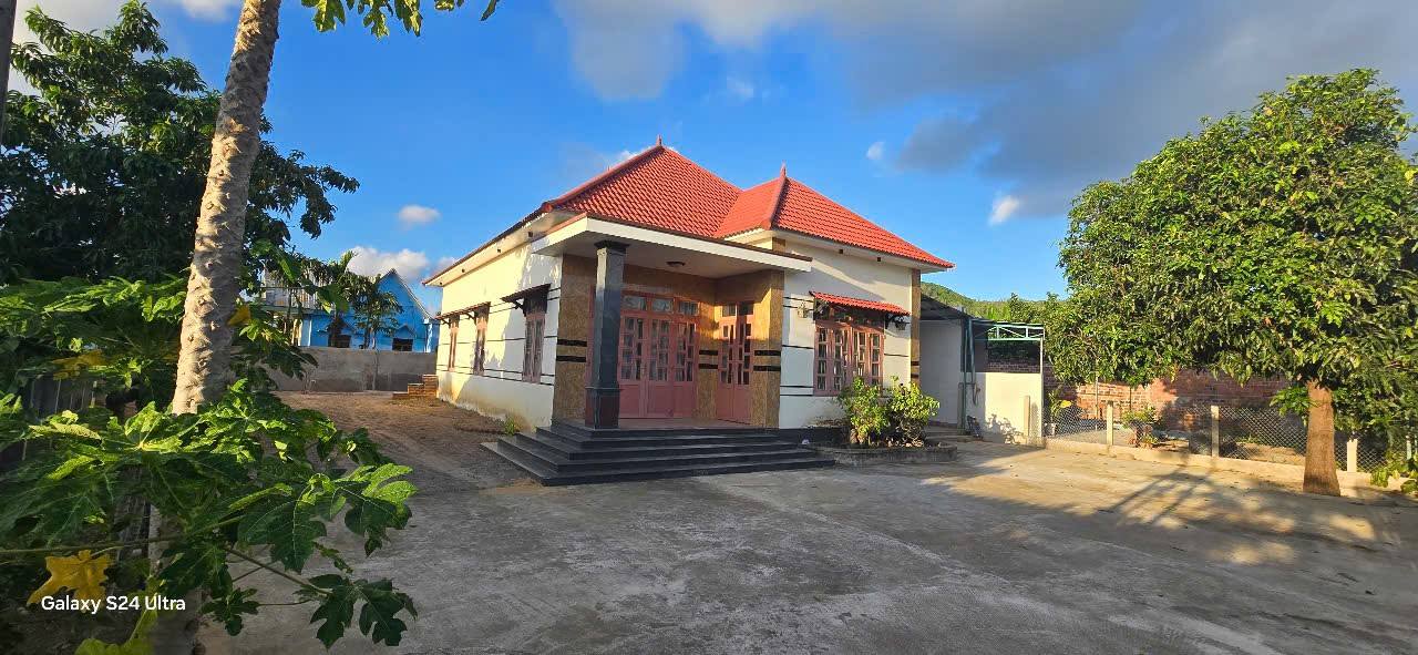 Nhà Phước Hiệp, Tuy Phước, 634m² - Thiết kế biệt thự sân vườn, ở ngay!