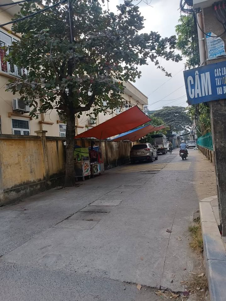 Đất nền chính chủ ngõ 24 đường Đông Mạc 100m² giá 1.8 tỷ - Sổ hồng đầy đủ!