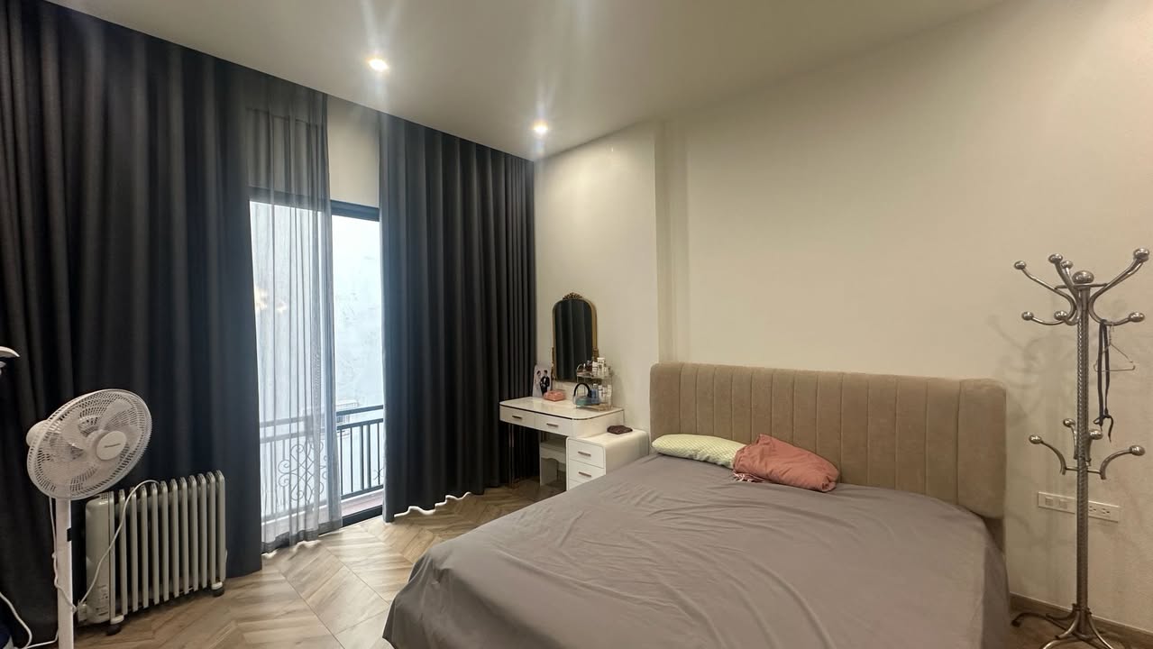 Nhà 6 tầng Dương Quảng Hàm Cầu Giấy 55m² giá 19.2 tỷ - Ô tô đỗ cửa, thuận tiện kinh doanh!