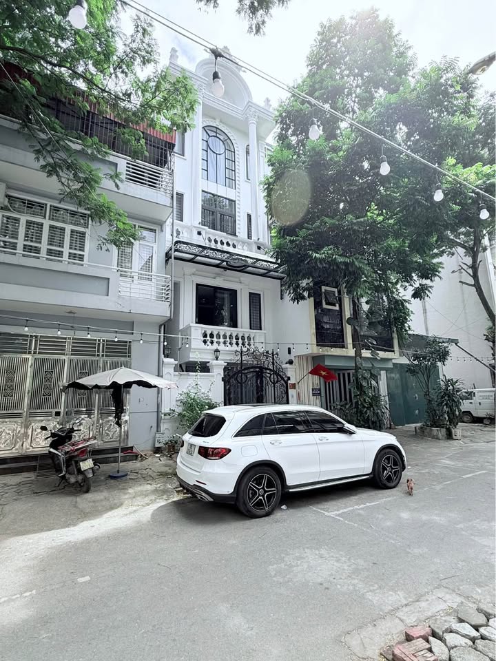 Nhà 5 tầng Kiến Hưng 60m² giá thỏa thuận - Thiết kế tân cổ điển sang trọng!