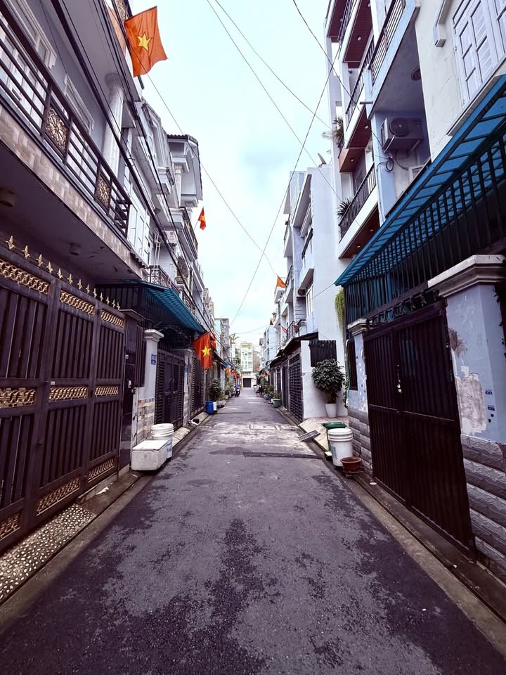 Nhà phố Thới An, Quận 12, 52m² giá 6.3 tỷ - Chính chủ, hẻm xe hơi thoáng đãng!