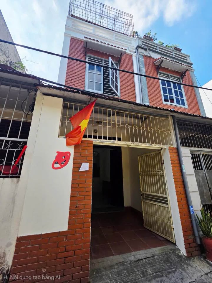 Nhà 2,5 tầng đường Cao Bá Quát, Đông Thọ 48m² giá 2.1 tỷ - Sổ hồng đầy đủ, chính chủ!