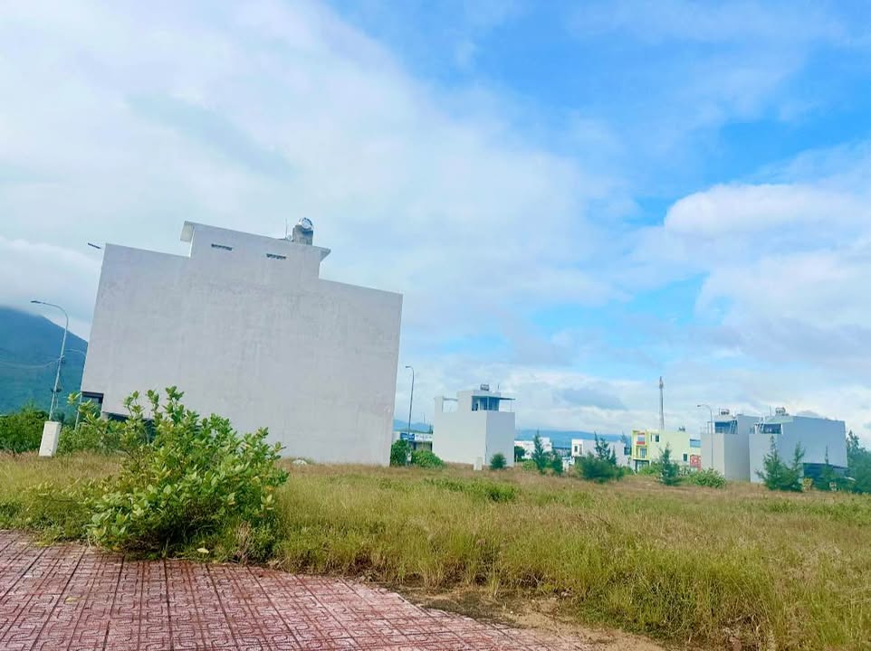 Đất nền Tuy Hòa Phú Yên 85m² giá 2.5 tỷ - Đường nhựa R16m, vị trí đẹp!